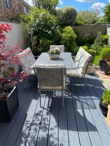 garden table and chairs