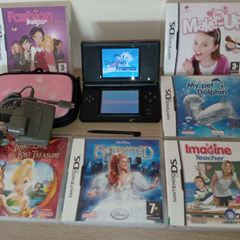 Nintendo ds lite in black with charger and games all in good working order