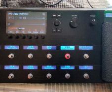 Line 6 Helix Floor multi-effects processor