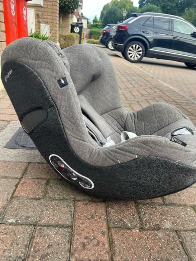 Cybex Sirona z i car seat and base