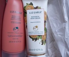 Liz Earle Body Wash + Body Cream Set