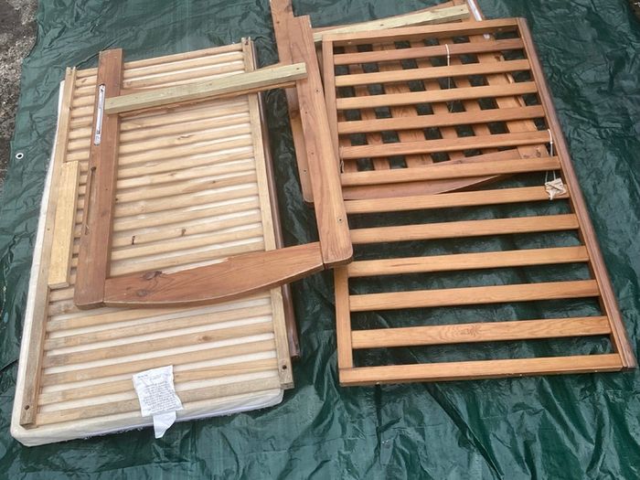 Baby cot with mattress in good condition FOR FREE