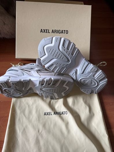 Axel Arigato sneakers