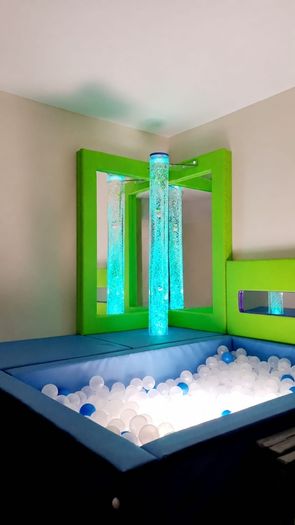 Sensory light up ball pit