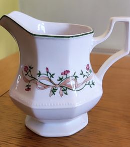 Milk jug Johnson Brothers Eternal Beau