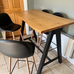 Kitchen / Bar table and four high chairs