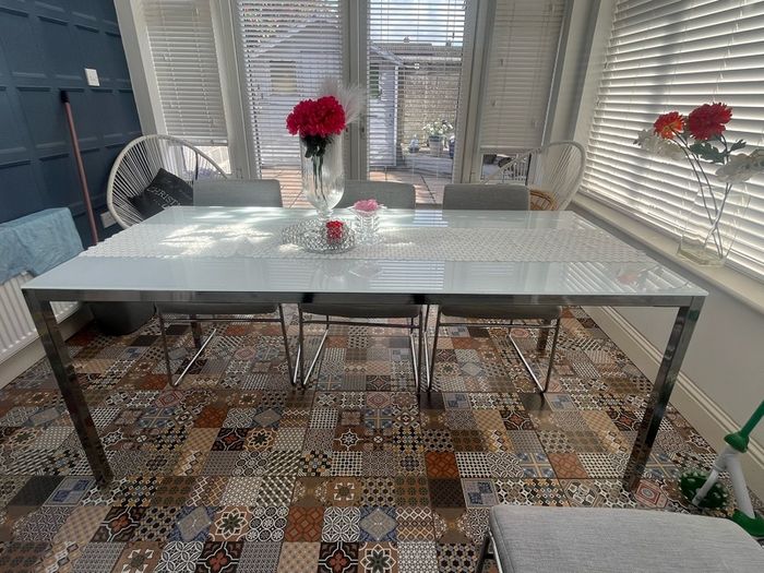 table & chairs