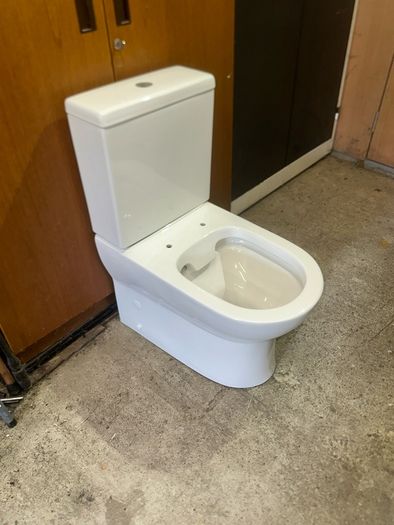 Brand New Toilet,cistern And Lid