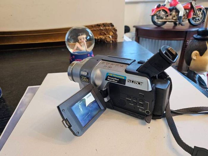 Sony  DCR-TRV245E DigitalHandycam