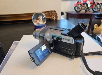 Sony  DCR-TRV245E DigitalHandycam