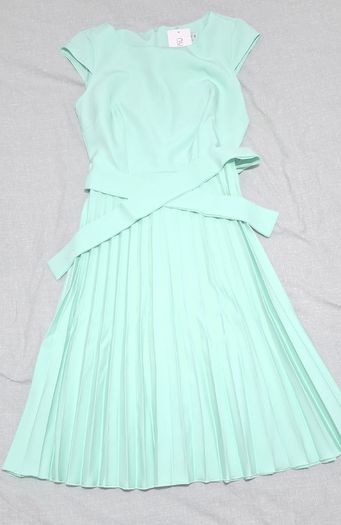 Pleated dress with short sleeves Matching belt - mint