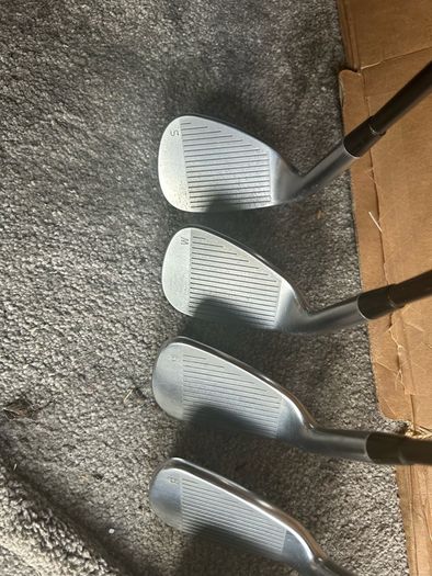 Ping G410 graphite clubs.