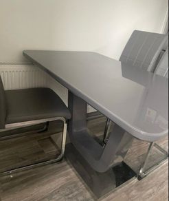 Kitchen table and 4 chairs