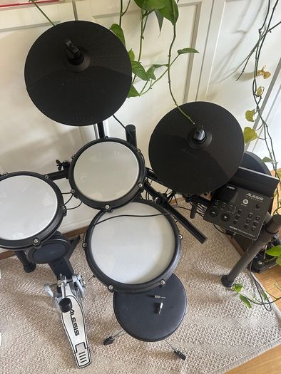Alesis Nitro Max Electronic Drumkit