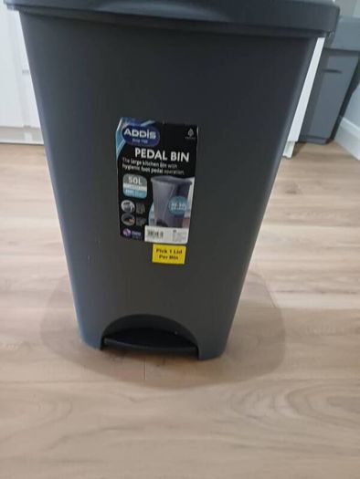 Peddle garbage / dust/ litter bin
