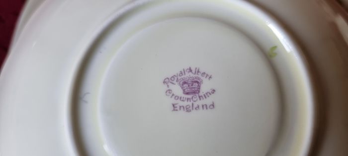 Vintage 33 Piece Royal Albert Crown China Floral Spray Tea Set For 10 Person Setting Made In England