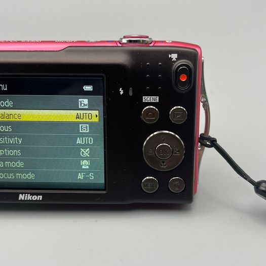 Nikon Coolpix S3300 16MP Digital Camera Pink - Full Kit