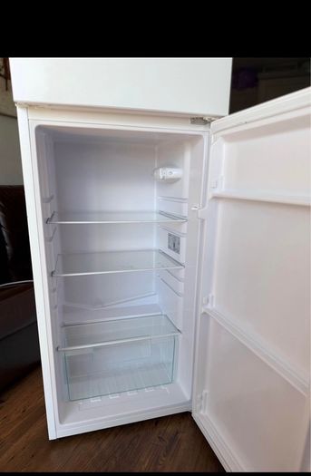 Powerpoint Fridge Freezer  Excellent Condition