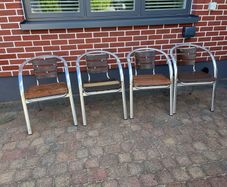 outdoor chairs x 4