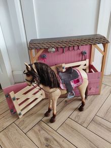 play horse and stables