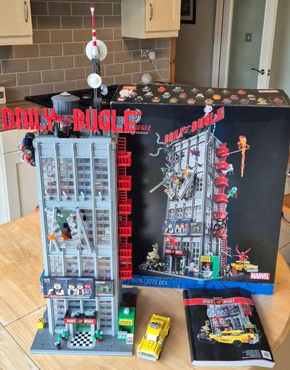 Lego 76178 Daily Bugle, box, all figures,