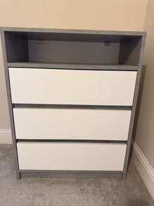Chest of drawers