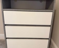 Chest of drawers