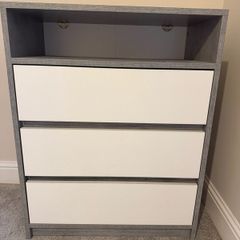 Chest of drawers