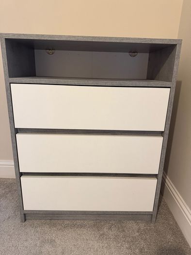 Chest of drawers