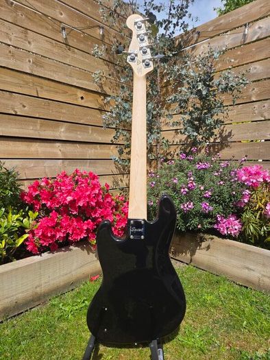 Squier Active Jazz Bass 5 String