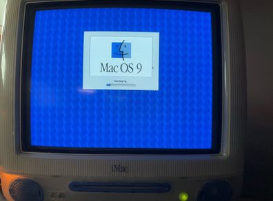 Vintage iMac M5521 in good working order.