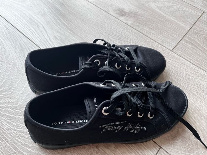 Tommy Hilfiger girl canvas trainers