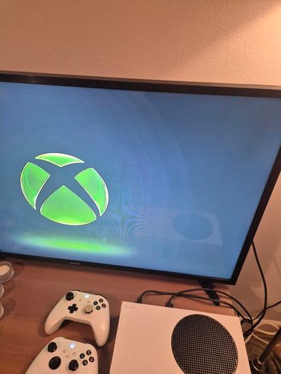 XBOX Series S 500gb, 2 controllers