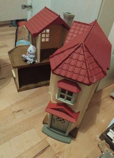 Sylvanian red roof house