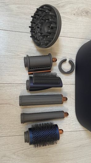 Dyson Airwrap - almost new condition