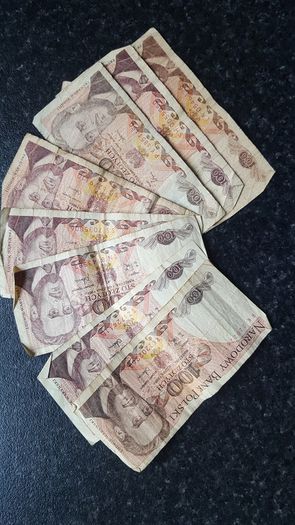 27 Banknotes zloty, pounds, litai, francs, pesetas, escudos, lire