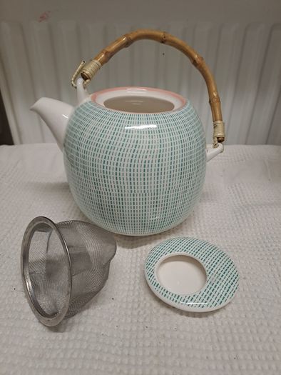 Stylish Ceramic Teapot with Bamboo Handle & Infuser