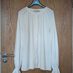 White long sleeved blouse