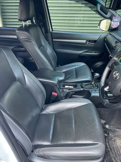 Toyota Hilux 2.8 Invincible No Vat