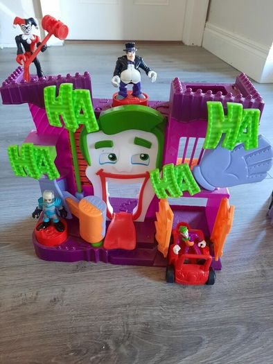 Joker house, van and harlequin