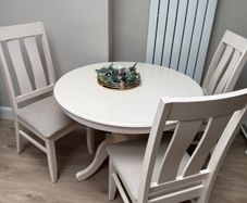 extending round table & 4 chairs