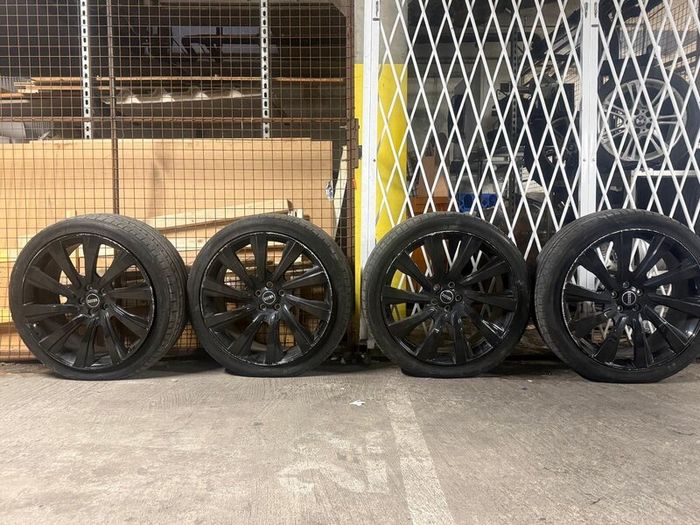 Range Rover 23 inch tyres