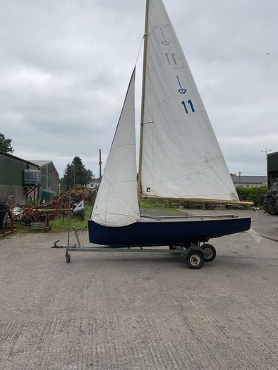 Sailing dingy