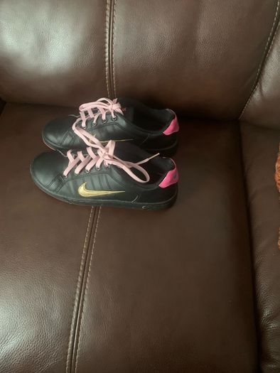 Women Nike trainers size UK5.5