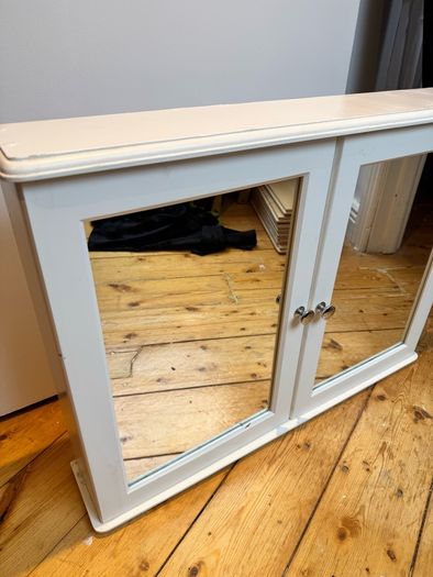 Bathroom mirror cabinet