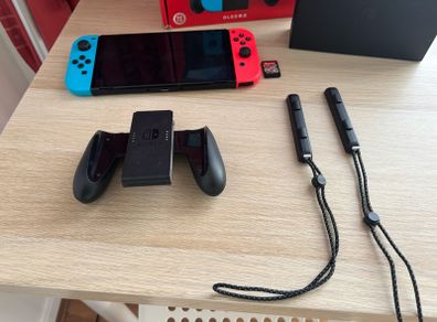 Nintendo Switch OLED (Neon Blue/Red) + Mario Kart 8 Deluxe + Super Mario Bros. W