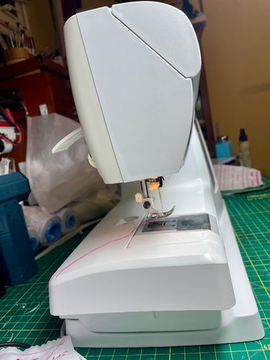 Huskvarna Viking Platinum Plus Sewing/Embroidery Machine - Serviced - Excellent condition - Large throat for those bigger projects