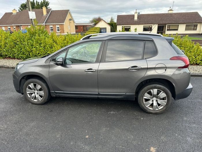 2018 Peugeot 2008 1.2 petrol with warranty