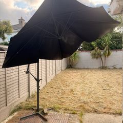 Large B&Q Garden Parasol (Working. Just needs some TLC)