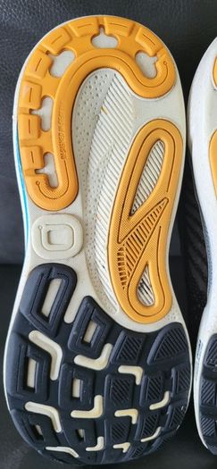 Brooks Adrenaline GTS 24 running shoes - UK 10.5